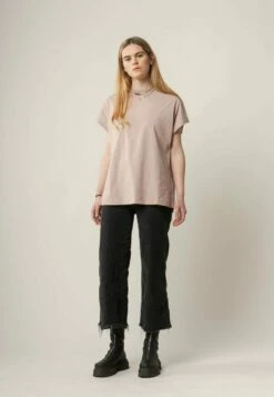 Mela Fairtrade T-Shirt Madhu Aus Bio-Baumwolle - Rose -Grundstoff Verkaufsladen 121 100 Madhu rose Damen Shirt weit geschnitten Fledermausaermel Fairtrade aus zertifizierter Bio Baumwolle 1280x1280