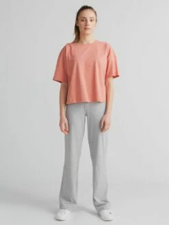 Slub Jersey Shirt Aus Bio-Baumwolle - Lachs -Grundstoff Verkaufsladen 1220 053 1 nachhaltiges Oversized Damenshirt aus reiner Bio Baumwolle lachsfarben mit Rundhalsausschnitt 1280x1280