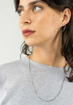 Fairtrade T-Shirt Khira Aus Bio-Baumwolle - Grau-melange 9 Fairtrade T-Shirt Khira Aus Bio-Baumwolle - Grau-melange -Grundstoff Verkaufsladen 151 100 Khira grem oekofaires Damen Shirt vegan und nachhaltige Mode von Melawear grau meliert 1280x1280