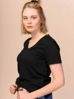 Mela Fairtrade V-Neck T-Shirt Pria Aus Bio-Baumwolle - Schwarz 9 Mela Fairtrade V-Neck T-Shirt Pria Aus Bio-Baumwolle - Schwarz -Grundstoff Verkaufsladen 151 101 bla pria 02 Fairtrade Damen T Shirt aus zertifizierter Bio Baumwolle schwarz V Ausschnitt mit feinem Rippbuendchen 1280x1280
