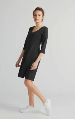 3/4 Arm Kleid Aus Bio-Baumwolle - Schwarz -Grundstoff Verkaufsladen 1737 021 3 oekofaires schwarzes Kleid mit V Ausschnitt leicht tailliert aus Bio Baumwolle 1280x1280