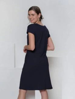 Kleid Aus Bio-Baumwolle Und Viskose - Ink Blue -Grundstoff Verkaufsladen 68523 566 03 sommer kleid dunkelblau mit viskose fair fashion model back 1280x1280
