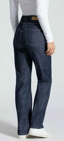 Fin:na - Straight Cut Jeans Aus Bio-Baumwolle - Classic Blue -Grundstoff Verkaufsladen 99103 025 classic blue Finna Feuervogl Straight Fit Jeans hoher Bund 5 Pocket Taschen Model hinten bio fair transparente Herstellungskette 1280x1280