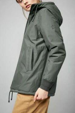 Alleena - Winterjacke Aus Bio-Baumwolle & Recyceltem Nylon - Platinum -Grundstoff Verkaufsladen Alleena platinum hochwertige winter jacke zeitloses design winddicht model side 1280x1280