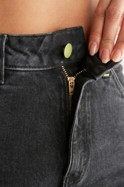 Wide Leg Jeans Aus Bio-Baumwolle - Carbon Gray -Grundstoff Verkaufsladen Detail Reissverschluss YKK Recycelmaterial WE1010 145 1280x1280