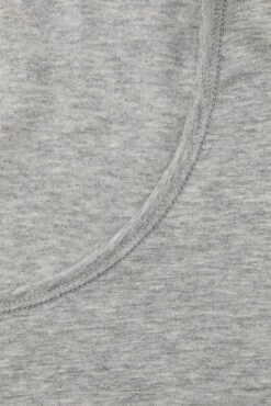 Langarmshirt Aus Fairtrade Biobaumwolle - Grau-melange -Grundstoff Verkaufsladen Detail Rundhalsausschnitt comazo Longsleeve 1 059 02764 0036 1280x1280