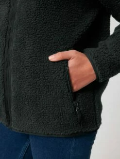 Unisex Sherpa-Jacke Aus Recyceltem Polyester - Black 18 Unisex Sherpa-Jacke Aus Recyceltem Polyester - Black -Grundstoff Verkaufsladen Detail Seitentasche mit Reissverschluss U883 002 1280x1280