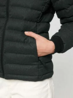 Steppjacke Aus Recyceltem Polyester - Dark Heather Grey -Grundstoff Verkaufsladen Detail Seitentasche mit Reissverschluss W897 651 1280x1280