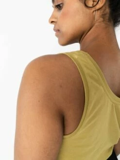 Mela Fairtrade Tanktop Vanita Aus Bio-Baumwolle - Khaki -Grundstoff Verkaufsladen Detail Traegertop Damen Mela Vanita kki 1280x1280