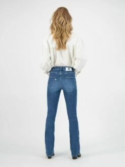 Flared Fit Jeans Hazen - Authentic Indigo -Grundstoff Verkaufsladen FlaredHazen aindigo 03 faire schlagjeans high waist organic recycled model back 1280x1280