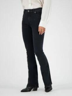 Flared Fit Jeans Hazen - Stone Black -Grundstoff Verkaufsladen FlaredHazen sblack 04 mudjeans flared jeans umweltschonende produktion model 1280x1280