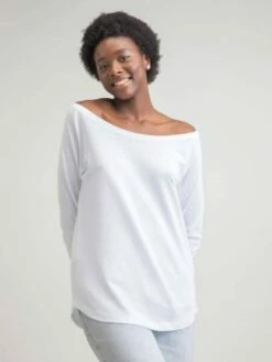Loose Fit Longsleeve - White 9 Loose Fit Longsleeve - White -Grundstoff Verkaufsladen GM97 white sommerlich leichtes Longsleeve aus reiner Bio BAumwolle mit U Boot Ausschnitt vegan 1280x1280