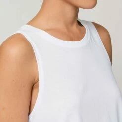 Kurzes Tank-Top Aus Bio-Baumwolle - White -Grundstoff Verkaufsladen GSTTW038 001 Damenoberteil aermellos Rundhalsausschnitt fair share oeko Mode 1280x1280