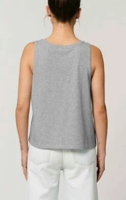 Kurzes Tank-Top Aus Bio-Baumwolle - Heather Grey -Grundstoff Verkaufsladen GSTTW038 250 Tanktop hellgrau meliert Damenmode Model hinten organic cotton 1280x1280