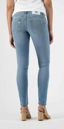 Skinny Fit Jeans Lilly - Fan Stone -Grundstoff Verkaufsladen Lilly fanstone Eng geschnittene Frauen Jeans MUD fair bio back 1280x1280
