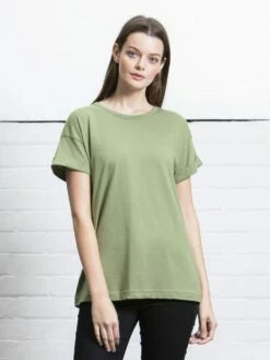 Boyfriend T-Shirt - Soft Olive -Grundstoff Verkaufsladen M193 soft olive veganes Boyfriend T Shirt mit langer und weiter Passform aus zertifizierter Bio Baumwolle 1280x1280