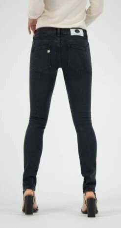 Skinny Fit Jeans Lilly - Stone Black -Grundstoff Verkaufsladen MUD Lilly Stone Black Classic Jeans Satin finished Mid Waist Rueckansicht recycelte Baumwolle Bio 1280x1280
