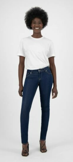 Skinny Fit Jeans Lilly - Strong Blue -Grundstoff Verkaufsladen MUD Lilly Strong Blue Skinny Lilly Jeans Woman mittelhoher Bund recycelte Baumwolle Bio 1280x1280