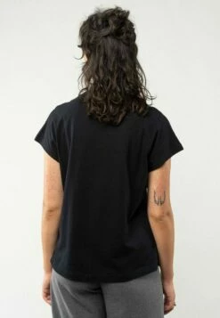 Mela Fairtrade T-Shirt Madhu Aus Bio-Baumwolle - Schwarz -Grundstoff Verkaufsladen Madhu black Shirt schwarz bio baumwolle vegan fledermausaermel versandkostenfrei fairtrade 1280x1280