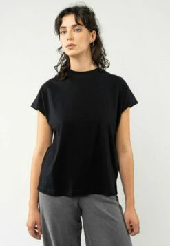 Mela Fairtrade T-Shirt Madhu Aus Bio-Baumwolle - Schwarz -Grundstoff Verkaufsladen Madhu black weites t shirt fairtrade fledermausaermel online 1280x1280