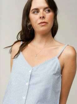 Mela Fairtrade Träger-Top Mohini Aus Bio-Baumwolle - Blue Stripes -Grundstoff Verkaufsladen Mohini blue stripes Fairtrade Top Damen nachhaltig Knopfleiste V Ausschnitt versandkostenfrei 1280x1280