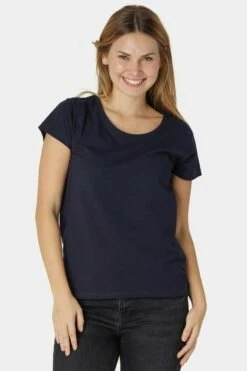 Neutral Loose Fit T-Shirt Aus Fairtrade Bio-Baumwolle - Navy -Grundstoff Verkaufsladen O81003 nav nachhaltiges T Shirt aus Fairtrade Bio Baumwolle lockere Passform mit weitem Rundhalsausschnitt 1280x1280