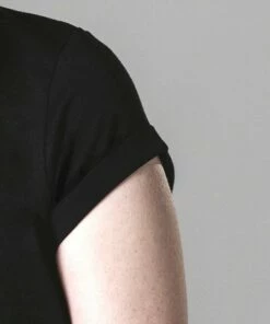 Roll Sleeve T-Shirt - Black -Grundstoff Verkaufsladen P81 Rock n Roll black shirt aermel detail 1280x1280