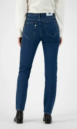 Straight Fit Jeans Piper - Stone Indigo -Grundstoff Verkaufsladen Piper Stone Indigo nachhaltige Jeans Damen regular Schnitt high Waist bio Baumwolle fair trade umweltbewusst ressourcenschonend 1280x1280