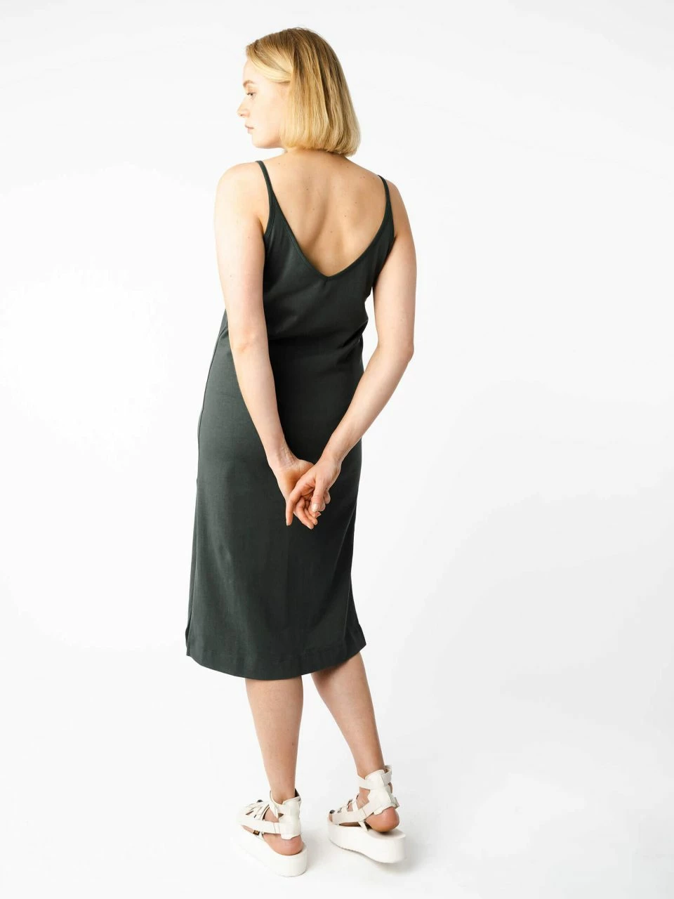 Mela Fairtrade Trägerkleid Sadhana Aus Bio-Baumwolle - Dunkelgrün 6 Mela Fairtrade Trägerkleid Sadhana Aus Bio-Baumwolle - Dunkelgrün – Bild 4