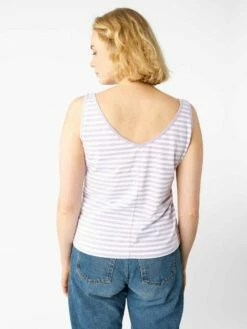Mela Fairtrade V-Neck Top Pina Aus Bio-Baumwolle - Lilac / Weiß Gestreift -Grundstoff Verkaufsladen Rueckansicht Pina MELA gestreift 151 102 lila wht 1280x1280