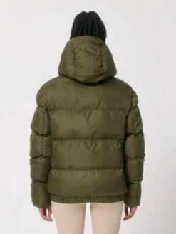 Oversized Unisex Puffer Jacket Aus Recyceltem Polyester - British Khaki -Grundstoff Verkaufsladen Rueckansicht Winterjacke mit Kapuze U840 008 1280x1280