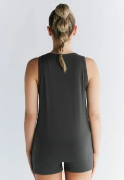 Yoga Tanktop Aus Modal & Rec. Polyester - Pirate Black 7 Yoga Tanktop Aus Modal & Rec. Polyester - Pirate Black -Grundstoff Verkaufsladen Rueckansicht aermelloses Oberteil vegan T1214 24 1280x1280