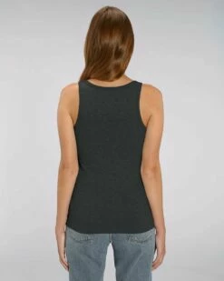 Tank-Top Aus Bio-Baumwolle - Dark Heather Grey -Grundstoff Verkaufsladen STTW013 651 Tanktop schmaler Schnitt Single Jersey komfortabel Model hinten biologisch 1280x1280