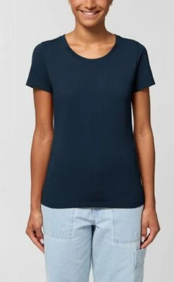 T-Shirt Aus Bio-Baumwolle - French Navy -Grundstoff Verkaufsladen STTW032 727 Oberteil kurzaermelig Frauen Model Organic Cotton vegan 1280x1280