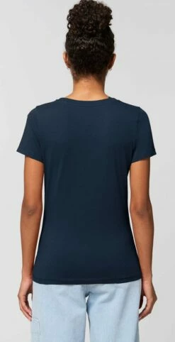 T-Shirt Aus Bio-Baumwolle - French Navy -Grundstoff Verkaufsladen STTW032 727 Rundhals Tshirt Frauen Model hinten Bio umweltfreundlich 1280x1280