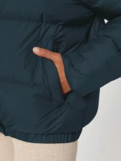 Oversized Unisex Puffer Jacket Aus Recyceltem Polyester - French Navy -Grundstoff Verkaufsladen Seitentasche mit Reissverschluss nachhaltig U840 727 1280x1280
