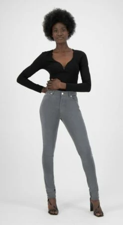 Skinny Fit Jeans Hazen - Grey -Grundstoff Verkaufsladen Skinny Hazen grey Nachhaltige Damen Jeans high waist eco friendly model 1280x1280