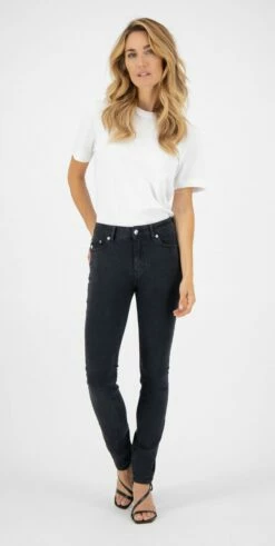 Skinny Fit Jeans Hazen - Stone Black -Grundstoff Verkaufsladen Skinny Hazen stone black High Waist Skinny Fit Jeans nachhaltige Materialien model 1280x1280