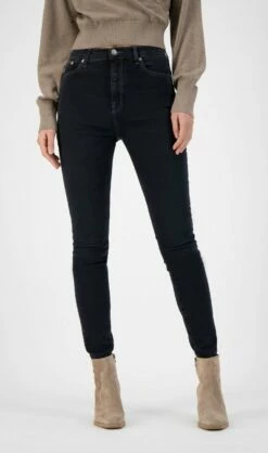 Skinny Fit Jeans Sky Rise - Stone Black -Grundstoff Verkaufsladen Sky Rise stone black ressourcenschonende Jeans Biobaumwolle recycelte Baumwolle fair produziert 1280x1280