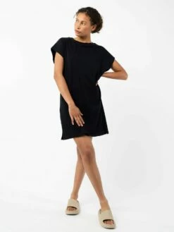 Mela Fairtrade Jersey-Kleid Sunea Aus Bio-Baumwolle - Schwarz -Grundstoff Verkaufsladen Sunea black veganes t shirt kleid sommerlich nachhaltig online shop oekofair bio baumwolle 1280x1280