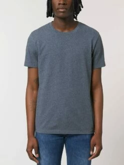 Unisex T-Shirt Aus Bio-Baumwolle & Recycelter Baumwolle - Re-navy -Grundstoff Verkaufsladen U787 601 veganes T Shirt gerader Schnitt Rundhalsausschnitt mit feinem Rippbuendchen nachhaltig und umweltschonend 1280x1280