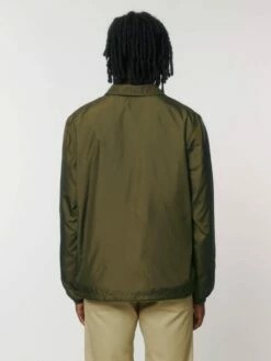 Unisex Coach Jacket Aus Recyceltem Polyester - British Khaki -Grundstoff Verkaufsladen U833 008 6 hochwertig verarbeitete Jacke aus leichtem recyceltem Polyester und atmungsaktivem Mesh Gewebe 1280x1280