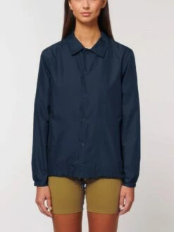 Unisex Coach Jacket Aus Recyceltem Polyester - French Navy -Grundstoff Verkaufsladen U833 727 3 atmungsaktive Coach Jacke aus reinem recyceltem Polyester aus PET Flaschen navyblau 1280x1280