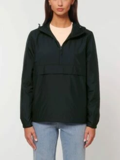 Unisex Pull-Over Jacke Aus Recyceltem Polyester - Black -Grundstoff Verkaufsladen U834 002 3 schwarze Kapuzenjacke zum berziehen mit halbem Reissverschluss elastische Aermelbuendchen verstellbarer Hueftsaum aus recyceltem Polyester 1280x1280