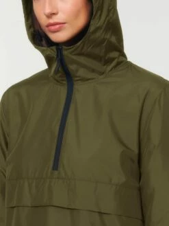 Unisex Pull-Over Jacke Aus Recyceltem Polyester - British Khaki -Grundstoff Verkaufsladen U834 008 7 fair und nachhaltig produziert aus reinem Recycelmaterial stylischer Windbreaker mit verdecktem nicht durchgehendem Reissverschluss 1280x1280