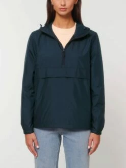 Unisex Pull-Over Jacke Aus Recyceltem Polyester - French Navy -Grundstoff Verkaufsladen U834 727 3 recycling Mode fuer Sie und Ihn laessiger Windbreker zum ueberziehen aus recyceltem Polyester french navy 1280x1280