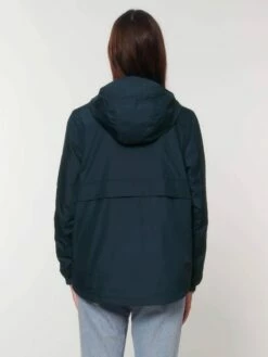 Unisex Pull-Over Jacke Aus Recyceltem Polyester - French Navy -Grundstoff Verkaufsladen U834 727 5 nachhaltig und fair produziert der Windbreaker aus reinem Recycelmaterial Rueckansicht 1280x1280