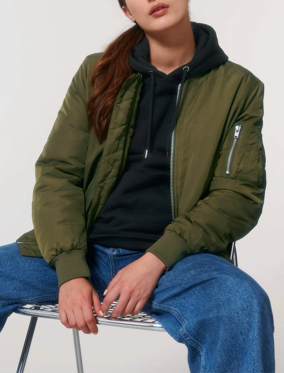 Unisex Bomber Jacke Aus Recyceltem Polyester - British Khaki 11 Unisex Bomber Jacke Aus Recyceltem Polyester - British Khaki – Bild 9