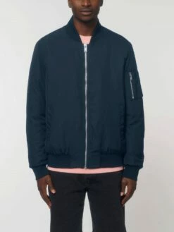 Unisex Bomber Jacke Aus Recyceltem Polyester - French Navy 16 Unisex Bomber Jacke Aus Recyceltem Polyester - French Navy -Grundstoff Verkaufsladen U844 727 4 vegane Bomberjacke aus reinem Recycelmaterial mit vielen Taschen stylisch und fair 1280x1280
