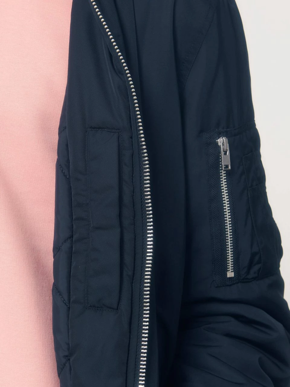 Unisex Bomber Jacke Aus Recyceltem Polyester - French Navy 11 Unisex Bomber Jacke Aus Recyceltem Polyester - French Navy – Bild 9